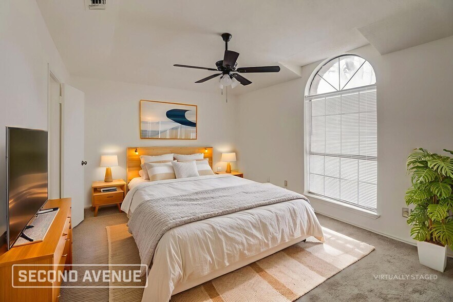 Building Photo - 8802 Briarwood Dr