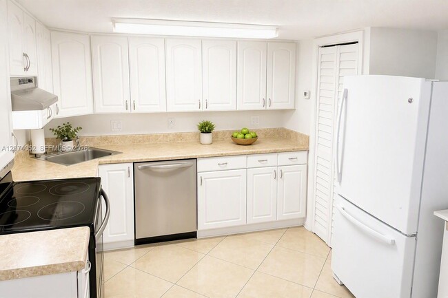 Building Photo - 2175 NE 56th St