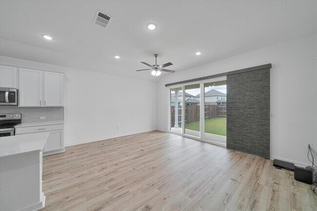 Building Photo - 316 Peace Pipe Way