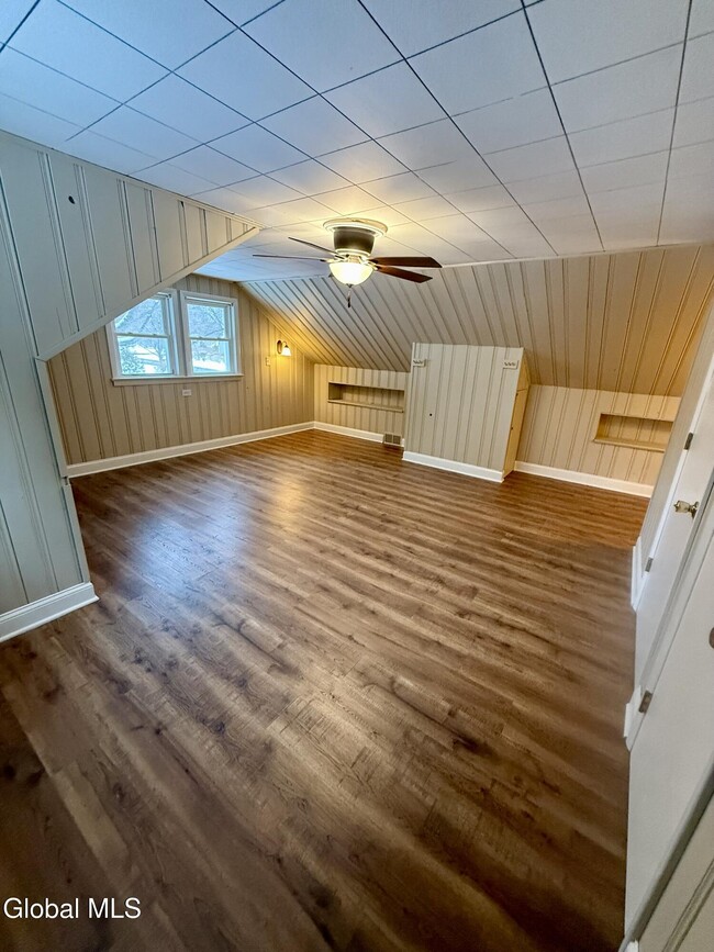 Building Photo - 2 Pinewood Ct