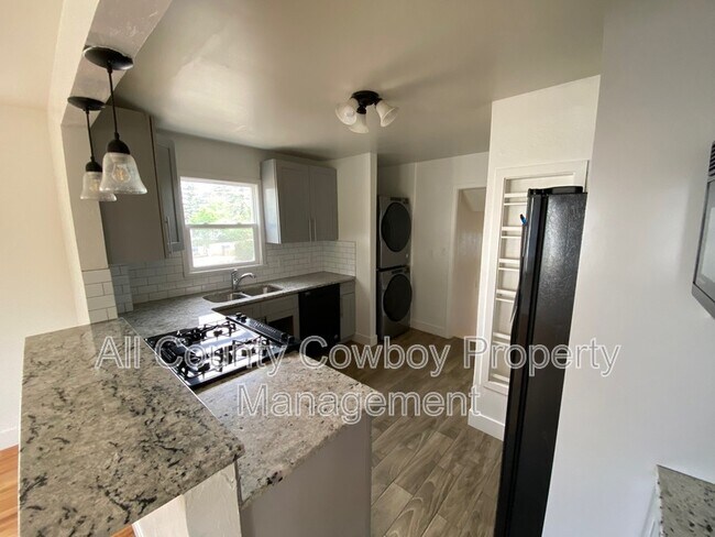 Building Photo - 1203 E Canby St