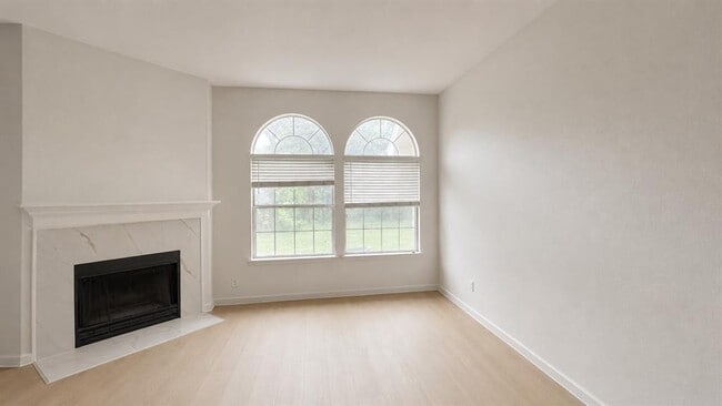 Building Photo - 306 N Mt Rushmore Dr