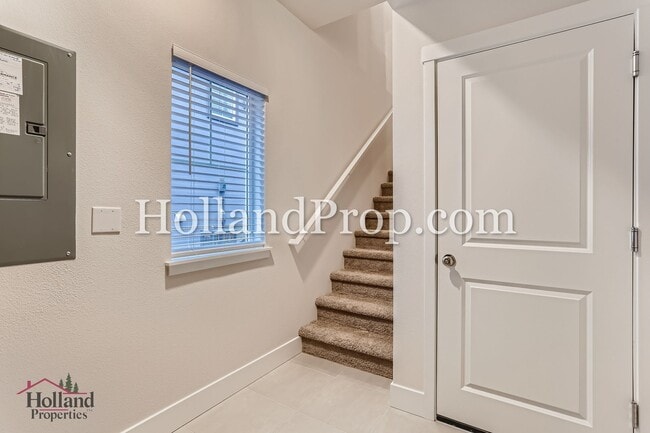 Building Photo - 15974 NW Hosmer Ln