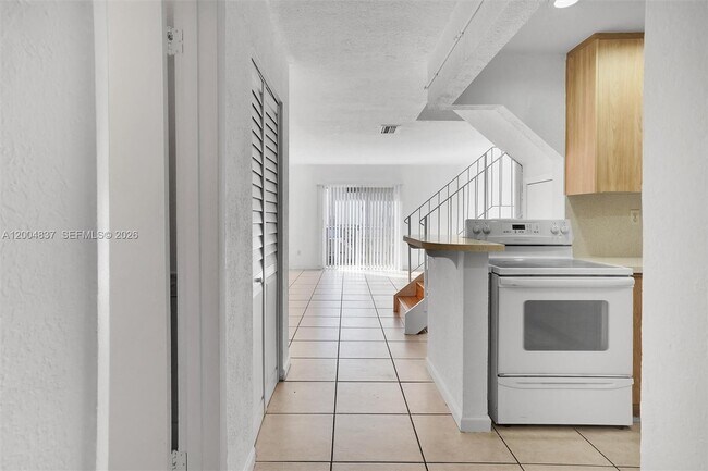 Building Photo - 8650 SW 67th Ave