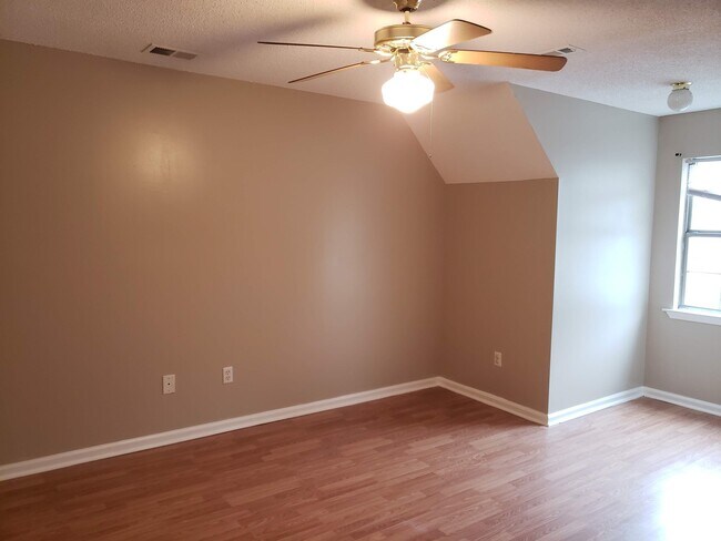 Building Photo - 3 BR/3BA Located in the Heart of Rincon