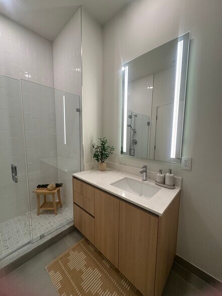 Building Photo - 95 NW 30th Ave