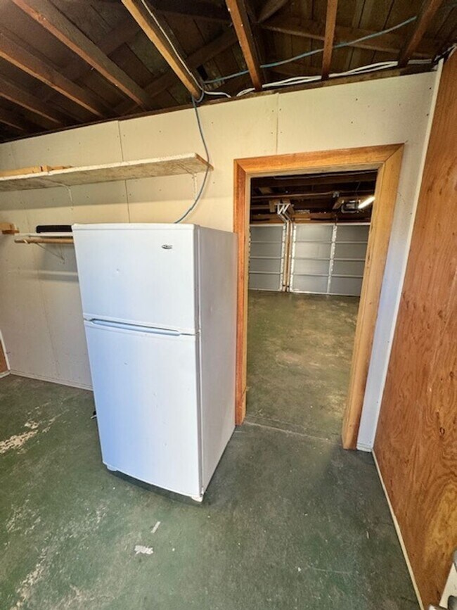 Building Photo - Charming Updated 4-Bedroom Home in the Garden Tract – Hardwood Floors, Central Air, 2-Car Garage ...