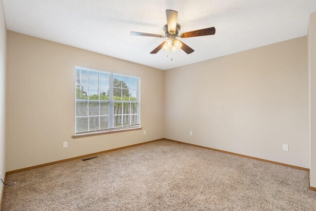 Building Photo - 719 E Watermill Cir