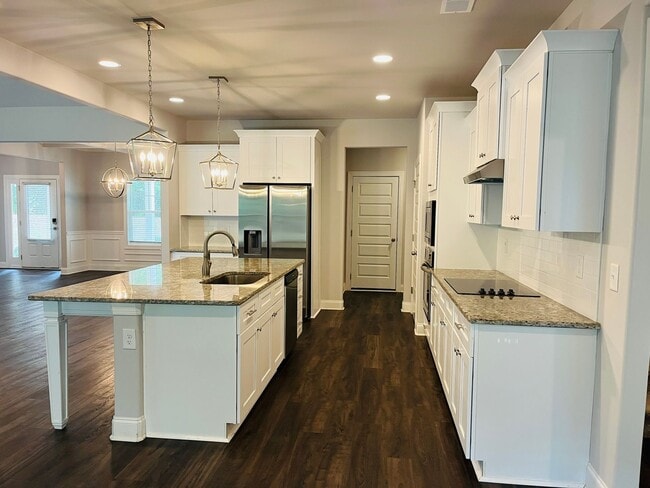 Building Photo - ***MOVE IN SPECIAL*** Wow! Perfect 4 bedro...