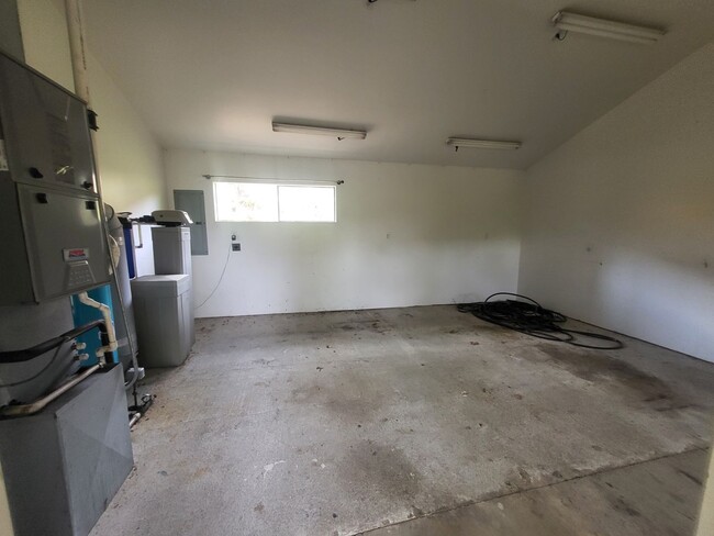 Building Photo - 2 bedroom 2 bath for rent in the NW Area o...