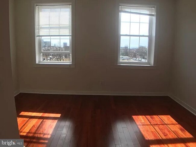 Building Photo - 2631 W Girard Ave