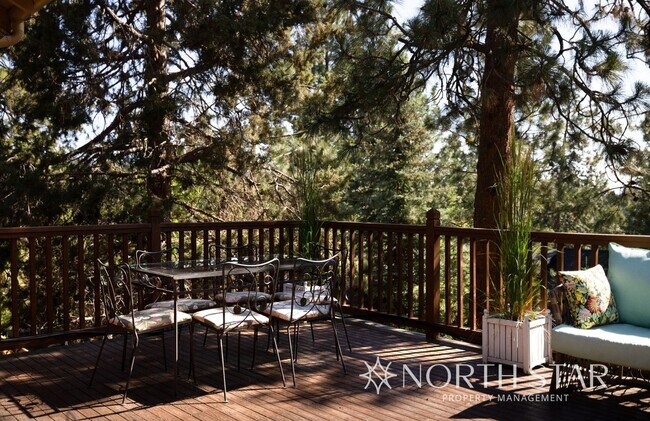 Building Photo - Spacious Bend 3 bed/2 bath Residence w/ Of...