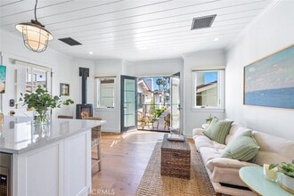 Building Photo - 358 Cliff Dr