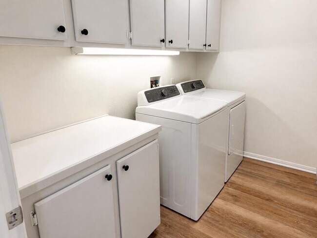 Building Photo - 1441 Upland Hills Dr N
