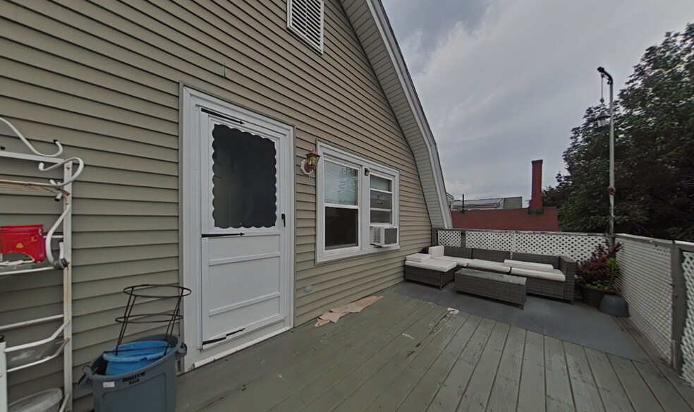 Building Photo - 39 Thurston St
