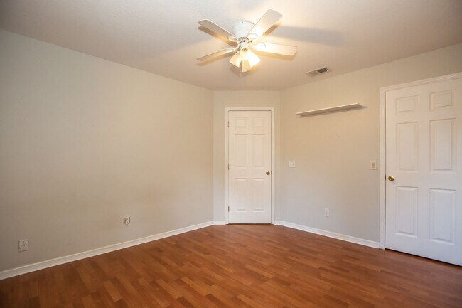 Building Photo - FOR RENT!!! STUNNING AND SPACIOUS 5 BEDROOM SINGLE FAMILY HOME...