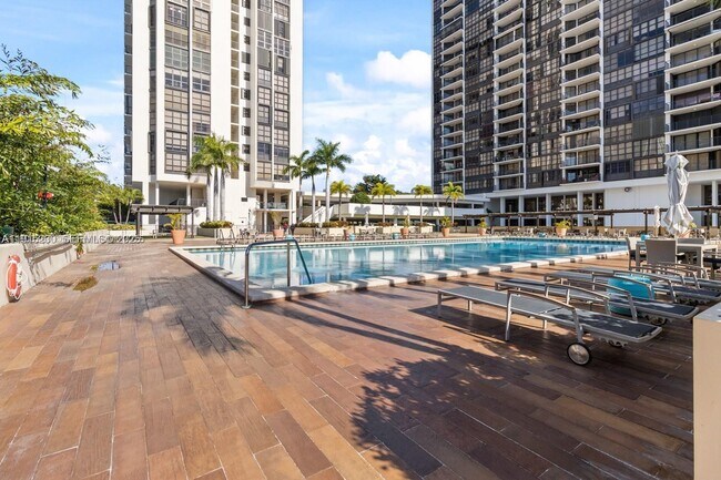 Building Photo - 1865 Brickell Ave