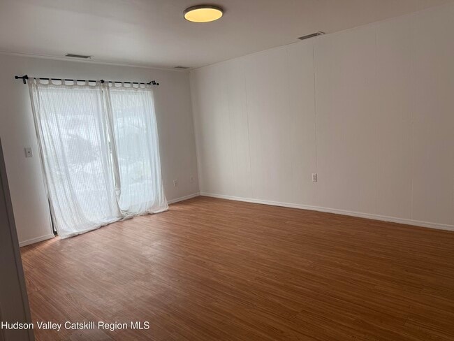 Building Photo - 259 Village Ct