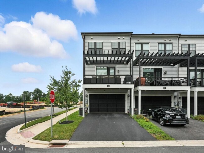 Building Photo - 610 Watermans Dr