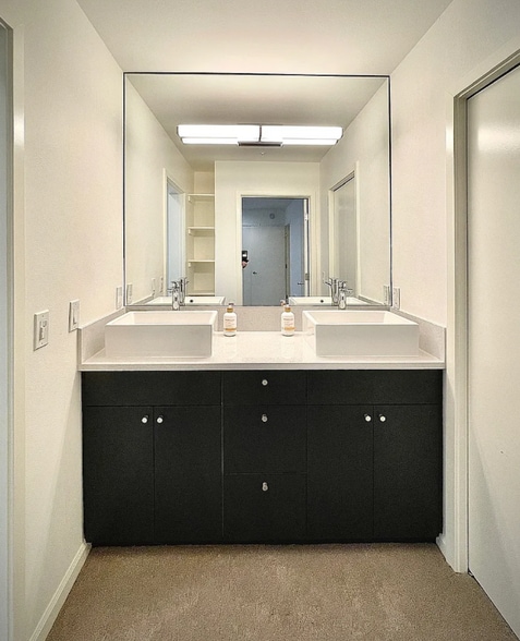 Building Photo - 1402 Alki Ave SW