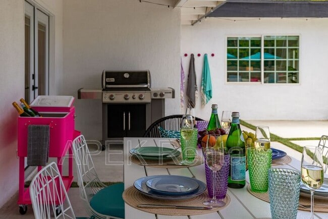 Building Photo - 2056 Paseo Roseta