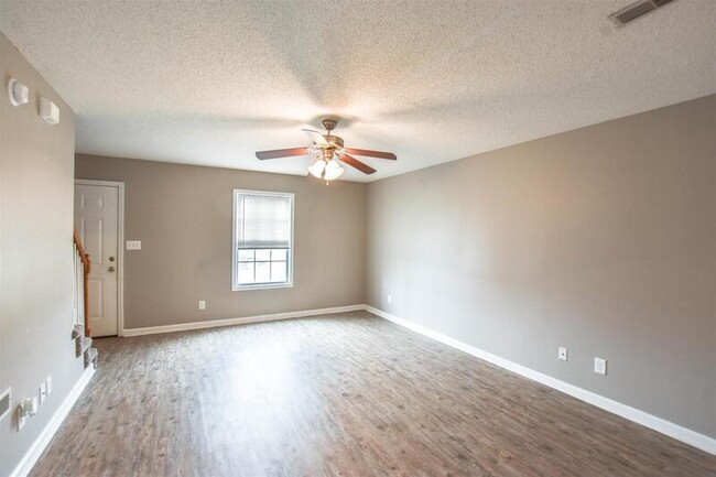 Building Photo - 513 Patriot Park Ct