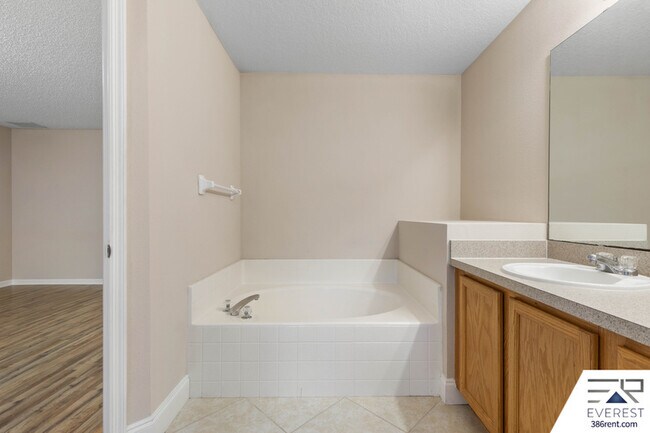 Building Photo - 59 Riverina Dr