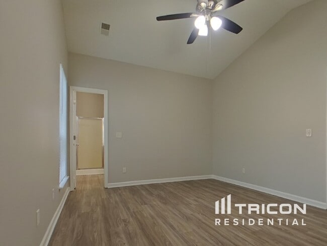 Building Photo - 101 Royal Crest Dr