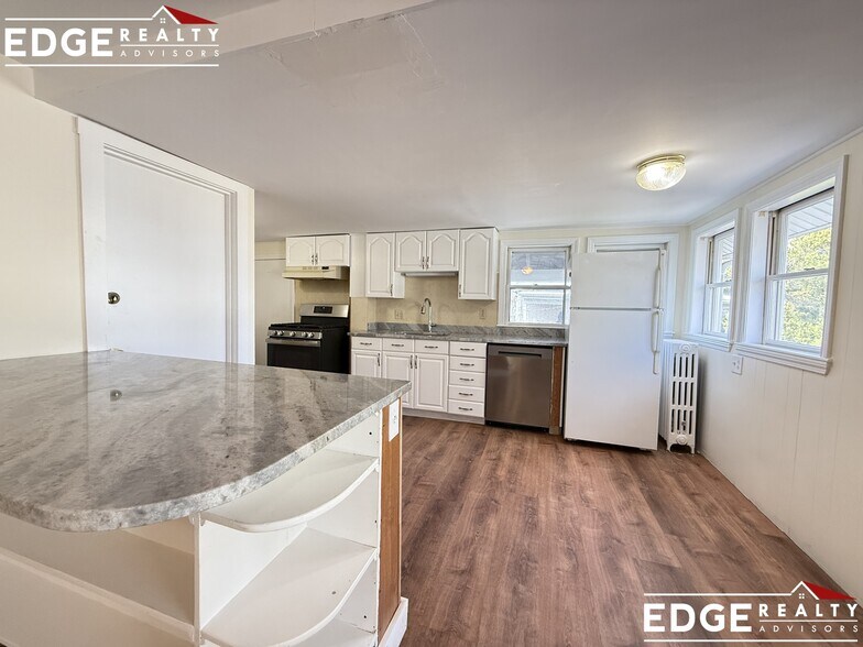 Building Photo - 30 Cherry St