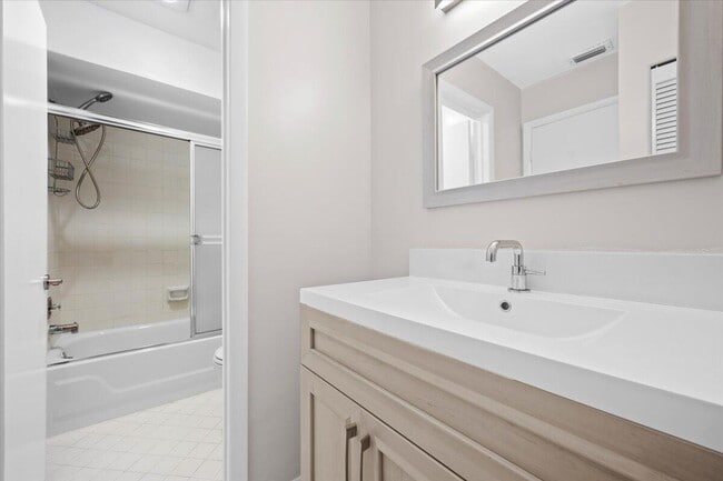 Building Photo - 11888 Suellen Cir