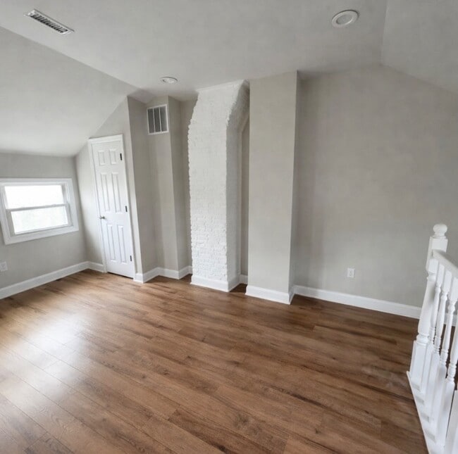 Building Photo - 804 S Darby St