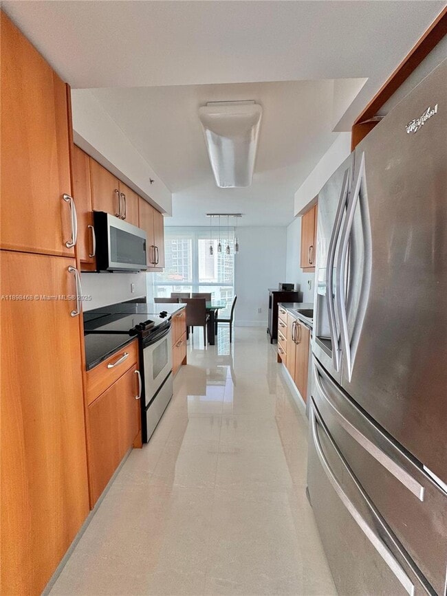 Building Photo - 16500 Collins Ave