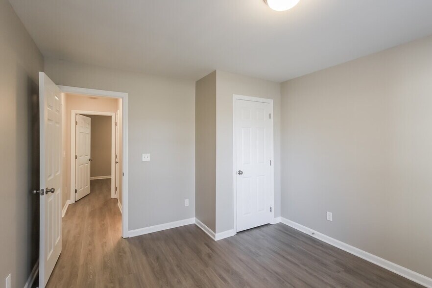 Building Photo - 492 Clearwater Way