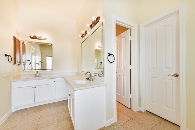 Building Photo - 2614 Brahman Dr