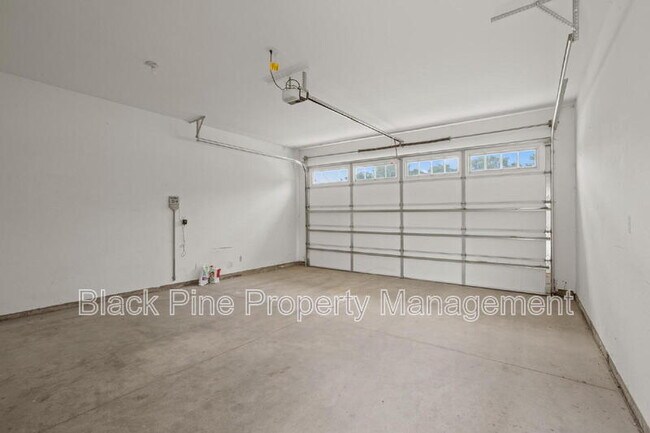 Building Photo - 909 N 31st St