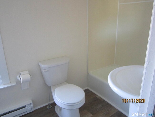 Building Photo - 1085 Broad St