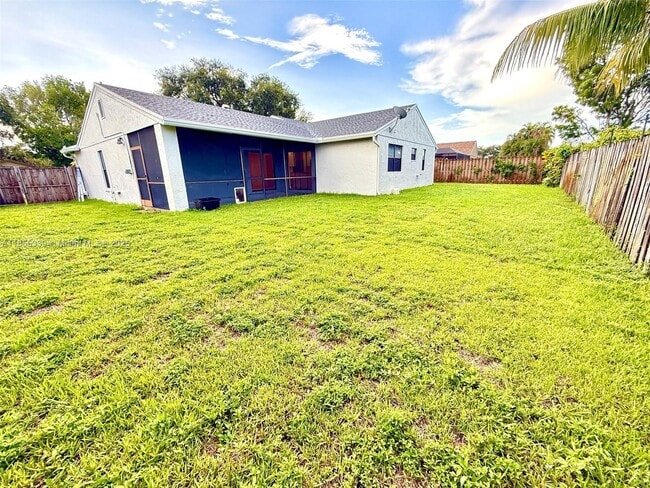 Building Photo - 5259 SW 117th Ave