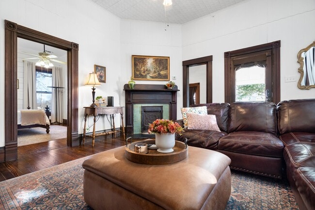 Building Photo - 676 S Waco St