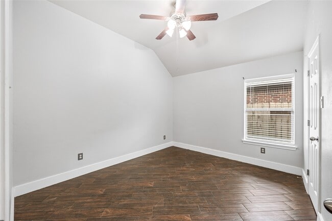 Building Photo - 26114 Lillian Springs