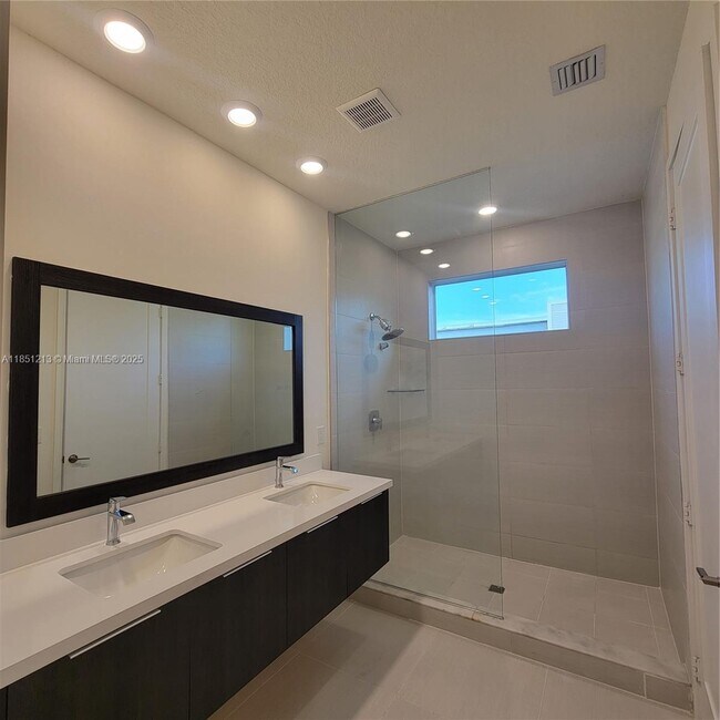 Building Photo - 10275 NW 66th St