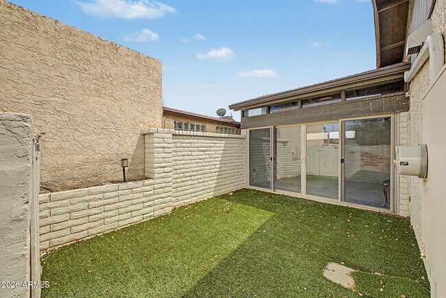 Building Photo - 8711 E Latham St