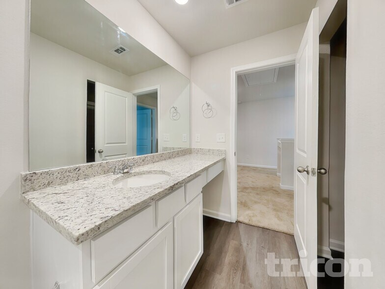 Building Photo - 1392 Deutz Dr