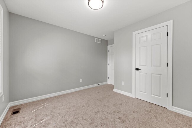 Building Photo - 11586 Willowbrook Rd