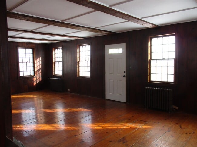 Building Photo - 48 Perkins Ln