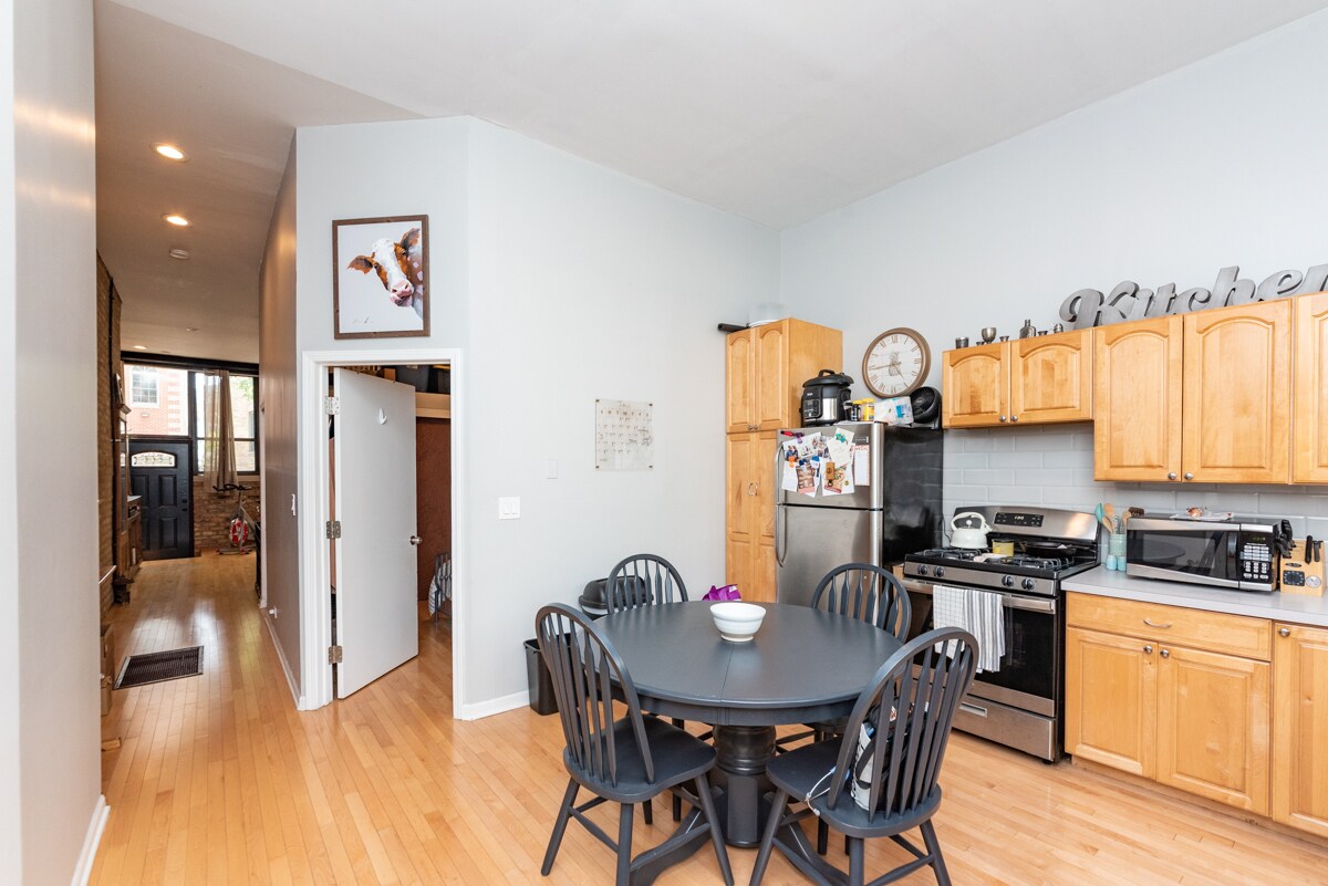 Building Photo - 1350 N Wolcott Ave