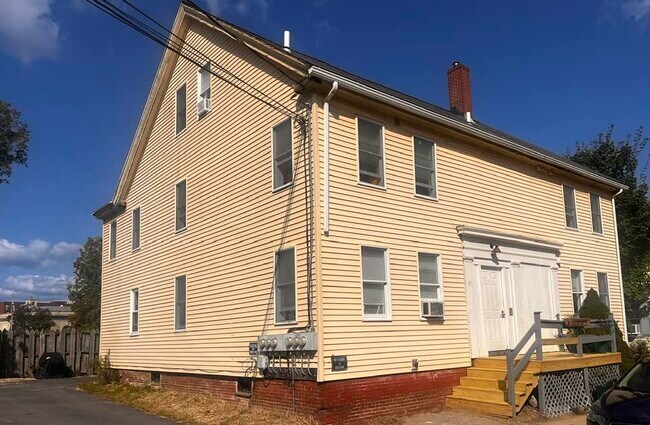 Building Photo - 39 Saint Thomas St