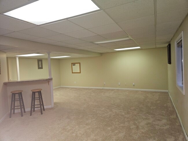 Building Photo - 688 Fox Hollow Ct