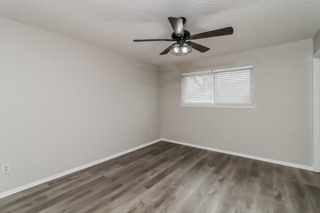 Building Photo - 6200 Kary Lynn Dr S