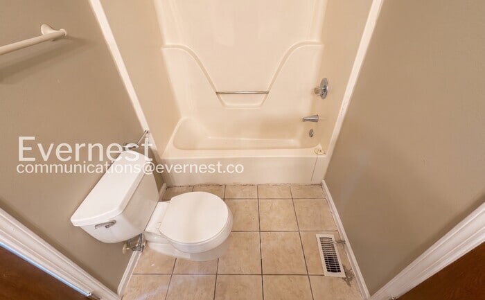 Building Photo - 387 Jamestown Manor Dr