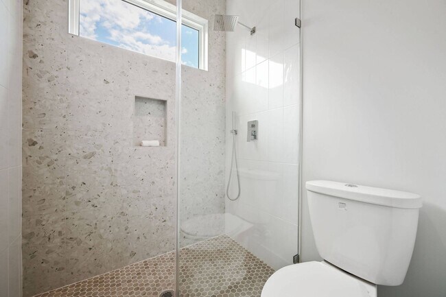 Building Photo - Premium Central Austin New Construction